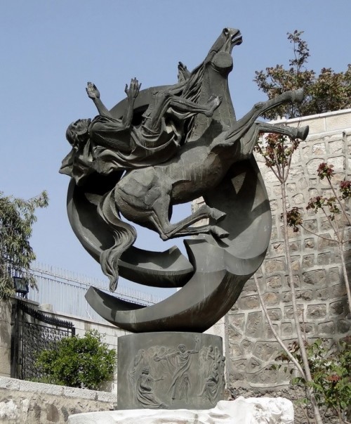 Bernard Gagnon [<a href="https://creativecommons.org/licenses/by-sa/3.0">CC BY-SA 3.0</a>], <a href="https://commons.wikimedia.org/wiki/File:Statue_of_Saint_Paul,_Damascus.jpg" target="_blank">via Wikimedia Commons</a>