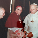 Rencontre_de_leveque_dAngers_avec_le_Pape_Jean_Paul_II.th.jpg