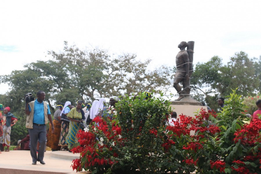 Monument-Kampala-on-the-spot-where-first-christians-were-martyred-in-1886.jpg