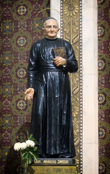 Saint Arnold Janssen (5 November 1837 – 15 January 1909), was a German-Dutch priest and missionary who founded the Society of the Divine Word, a Catholic missionary religious congregation, also known as the Divine Word Missionaries, as well as two congregations for women. He was canonized on 5 October 2003, by Pope John Paul II.

<a href="https://commons.wikimedia.org/wiki/File:SanArnoldoJanssenBasilicaEspirituSantoBsAs-mar2016.jpg" title="via Wikimedia Commons" target="_blank">Ezarate</a> [<a href="https://creativecommons.org/licenses/by-sa/4.0" target="_blank">CC BY-SA</a>]