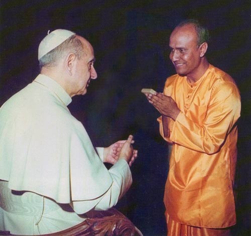 Meeting from Pope Paul VI and Sri Chinmoy in the 70s

<a href="https://commons.wikimedia.org/wiki/File:Pope-Paul-VI-Sri-Chinmoy.jpg" title="via Wikimedia Commons" target="_blank">srichinmoy.org</a> / <a href="https://creativecommons.org/licenses/by-sa/3.0" target="_blank">CC BY-SA</a>