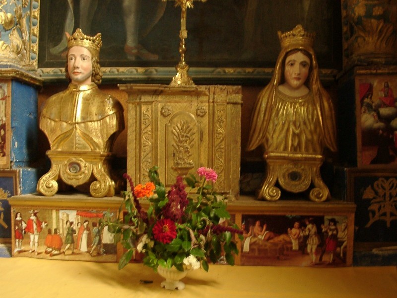 Reliquary busts of the Saints Delphine and Elzéar at the village Church (Ansouis personal photo)

<a href="https://commons.wikimedia.org/wiki/File:Ansouis_5.jpg" title="via Wikimedia Commons" target="_blank">The original uploader was Rikiwiki21 at French Wikipedia.</a> / <a href="http://www.gnu.org/licenses/gpl.html" target="_blank">GPL</a>